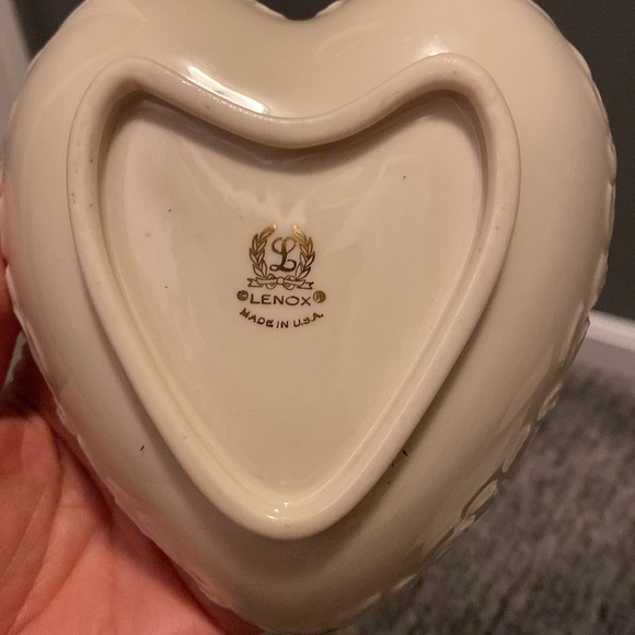 Heart shape Lenox with Rose decal - Picture 3 of 5